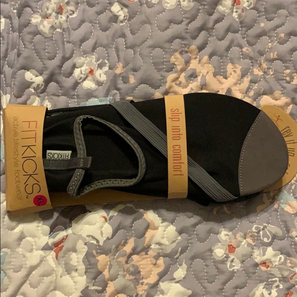 Fit kicks size XL new never worn